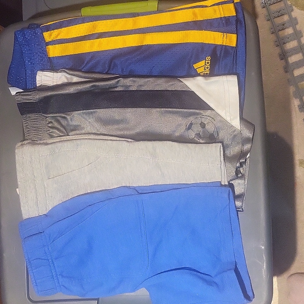 Bundle of 4 shorts
